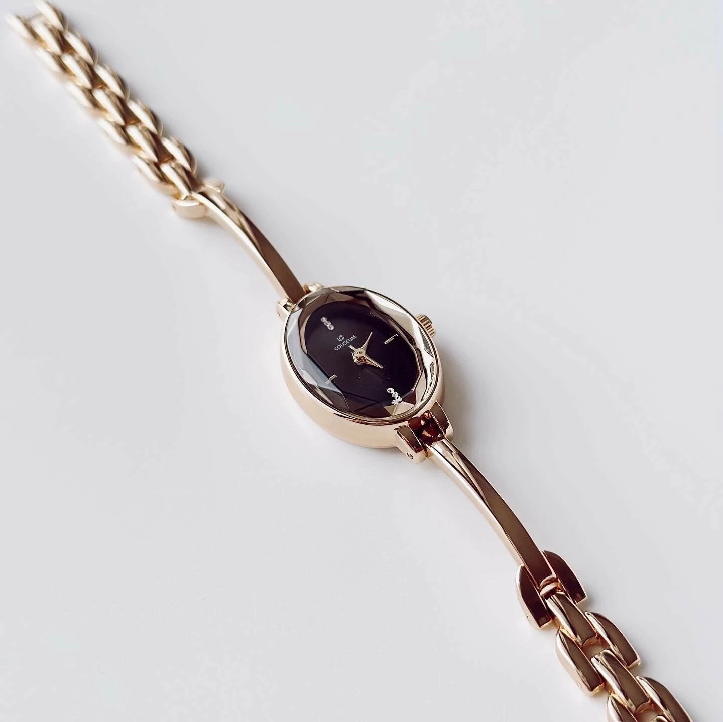 Orë dore për femra Jumeon, Pera, e zezë dhe e artë