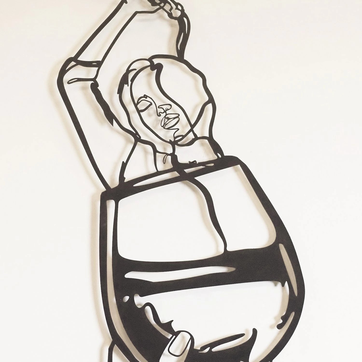 Aksesor dekorativ muri prej metali, Wallity, art me vijë, gotë vere, vajzë, APT749 L