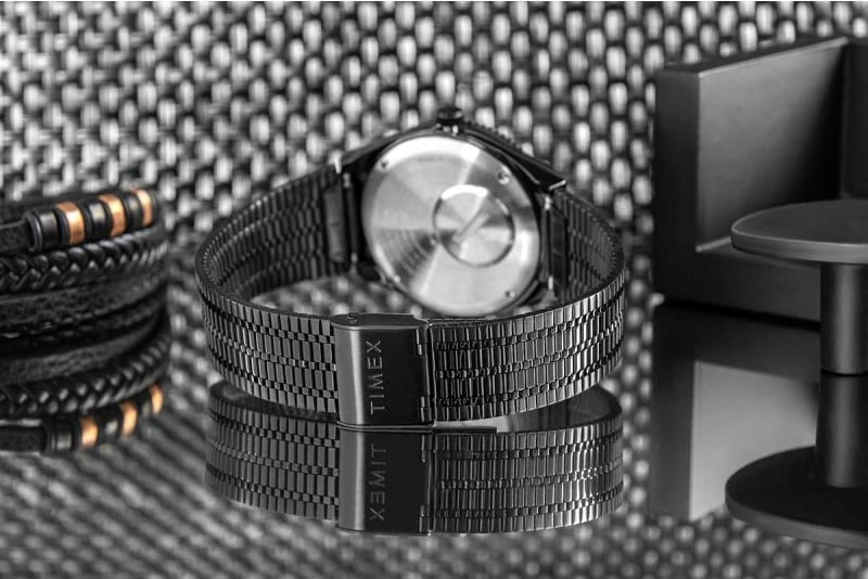 Orë dore për meshkuj Timex, e zezë