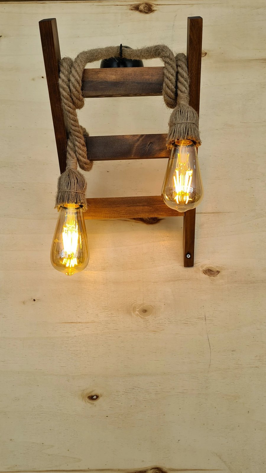 Llambë muri Opviq, model shkallë me litar, ngjyrë arre