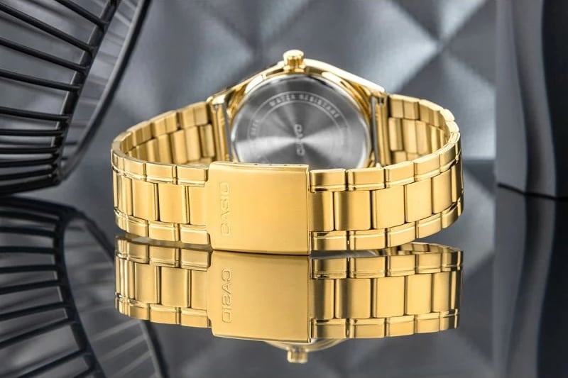 Orë dore për meshkuj CASIO, të arta