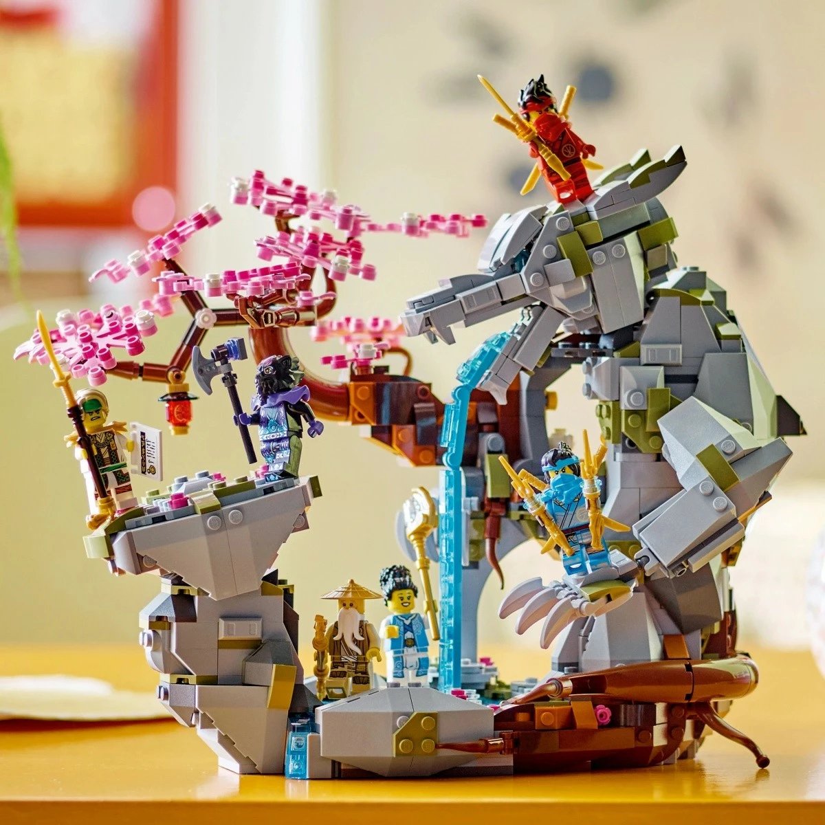 Set ndërtimi LEGO Ninjago Dragon Stone Temple 71819, 1212 pjesë, me 6 minifigura