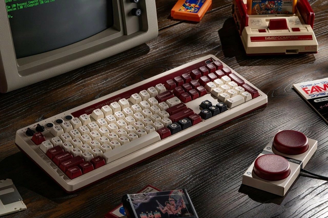 Tastierë mekanike 8BitDo Retro 108 Fami Edition me Dual Super Buttons, për PC, maroon dhe e bardhë