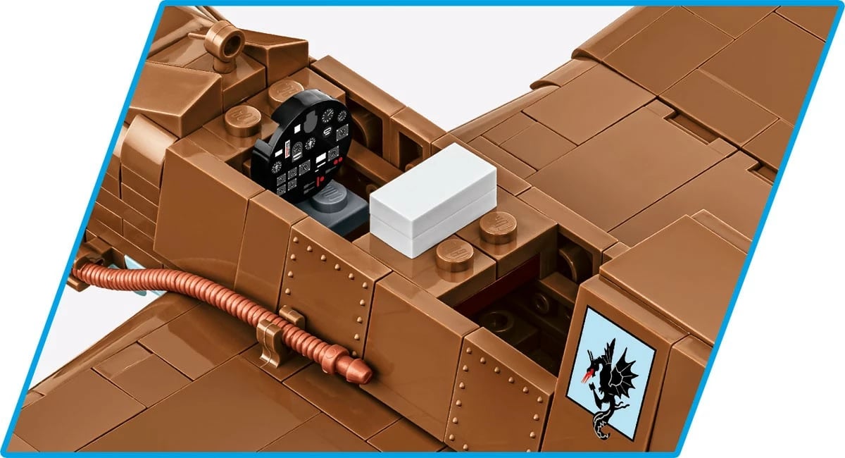 Set blloqesh Cobi PZL.23 Karaś, Historical Collection, 586 pjesë, 3 figura