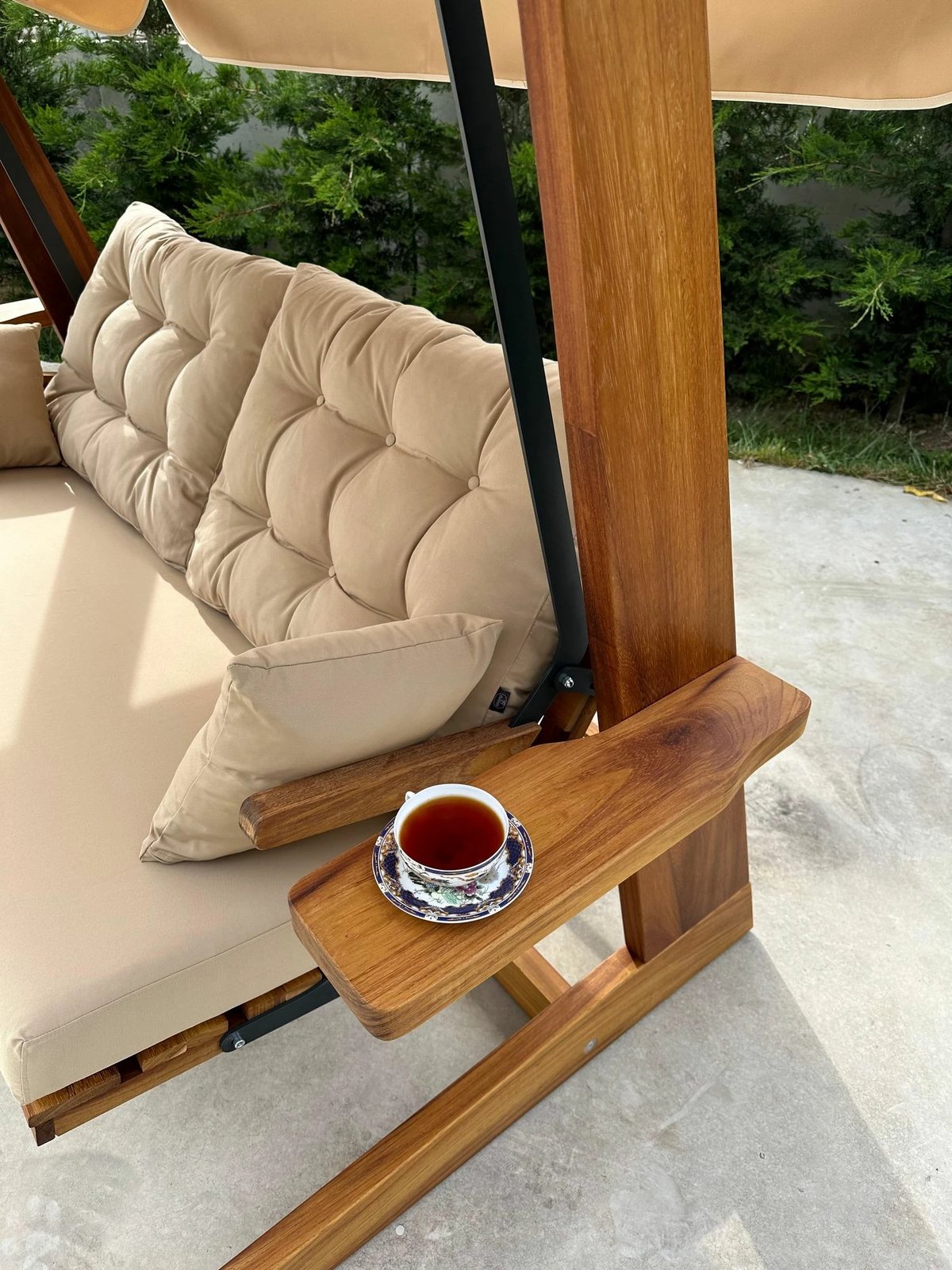 Karrige lëkundëse treshe për kopsht, ngjyrë camel, Skye Decor Sia 2400