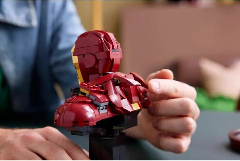 Set LEGO Marvel bust Iron Man