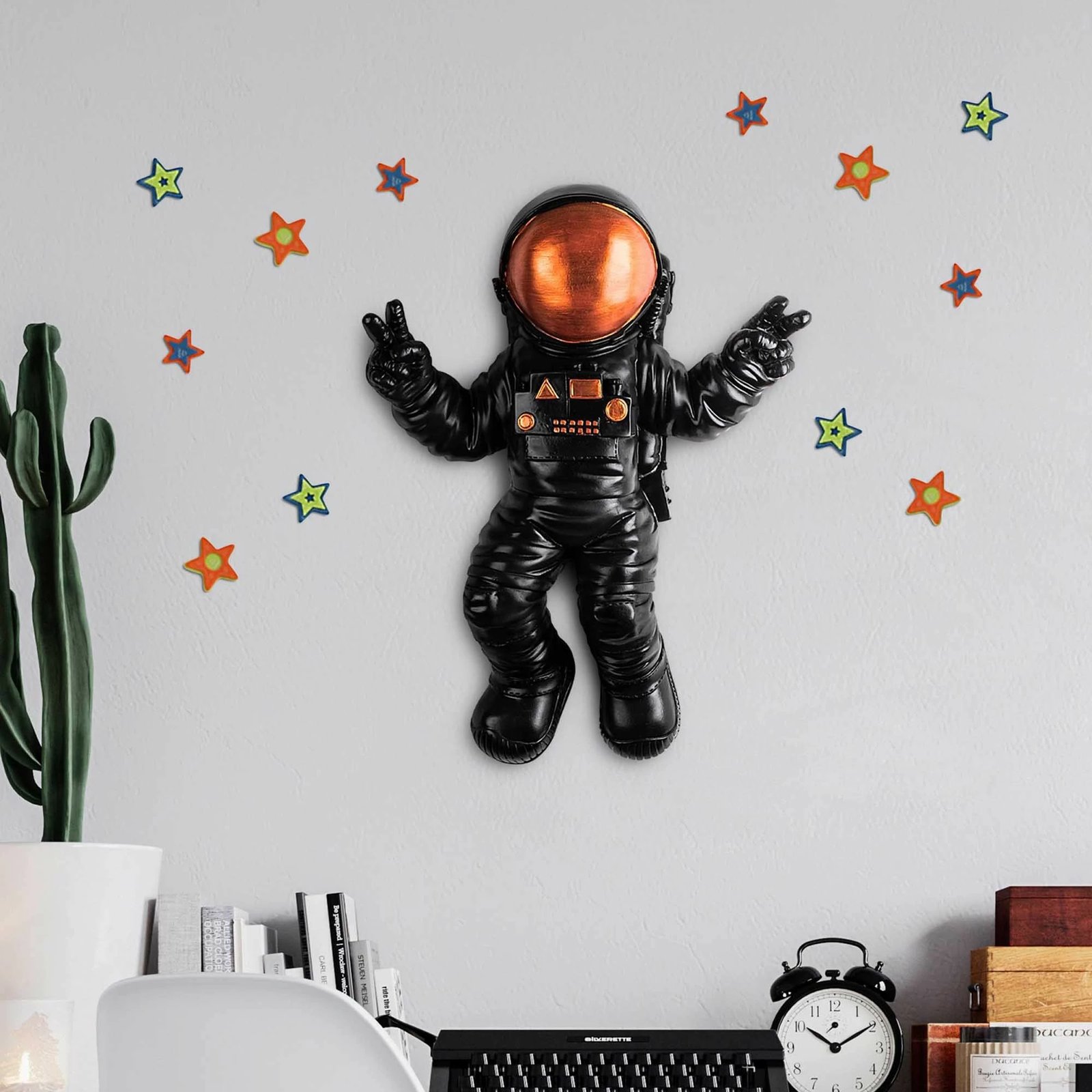 Aksesor dekorativ muri Wallity, kozmonaut 3, shumëngjyrësh, 35x47x10cm