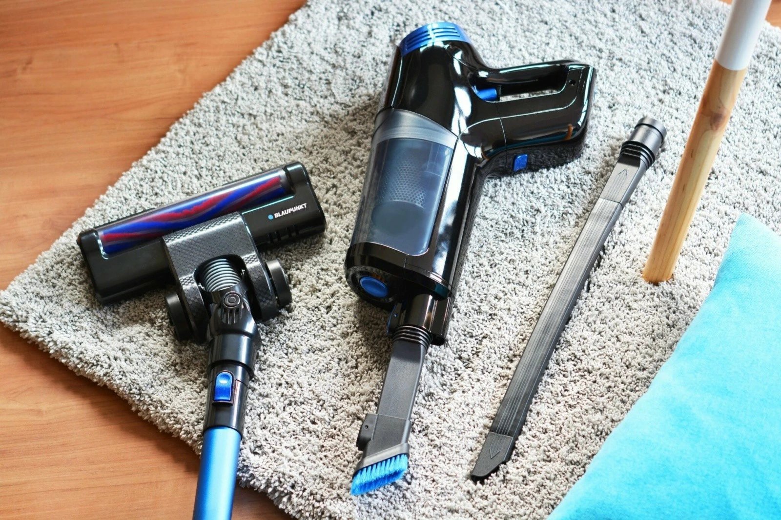 Fshesë me korrent vertikale Blaupunkt VCH602BL, pa kabllo, 0.7L, HEPA, Zi/Kaltër
