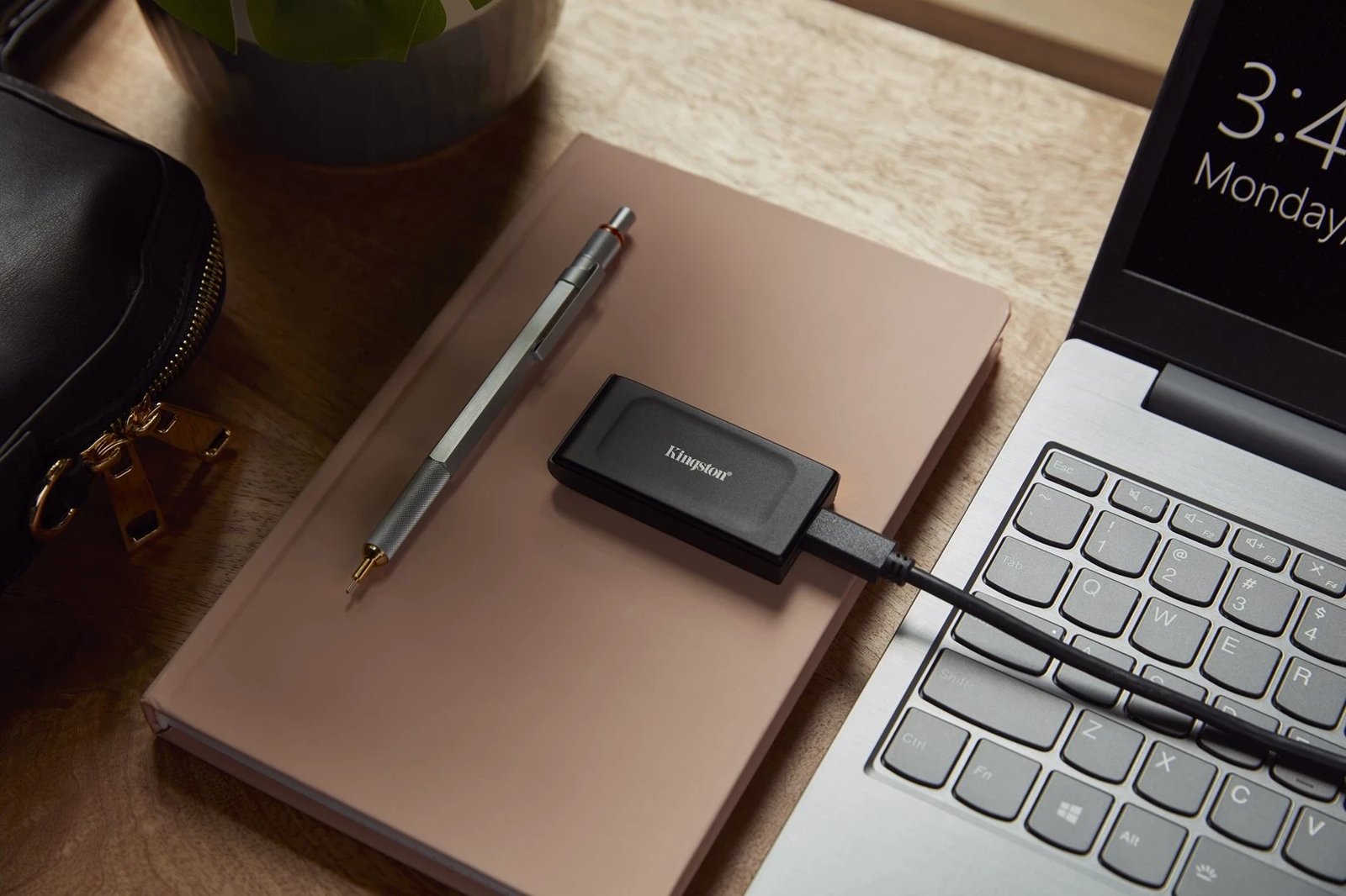 SSD Portativ Kingston XS1000, 2TB, USB 3.2 Gen 2