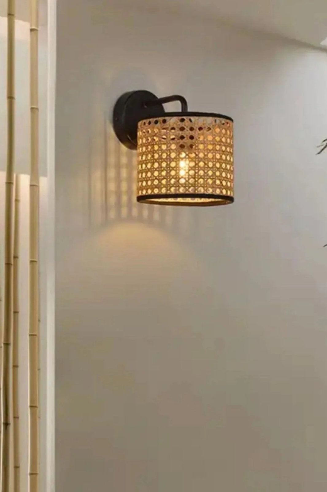 Llambë muri Opviq, Pena - 8880-1P, e zezë dhe krem