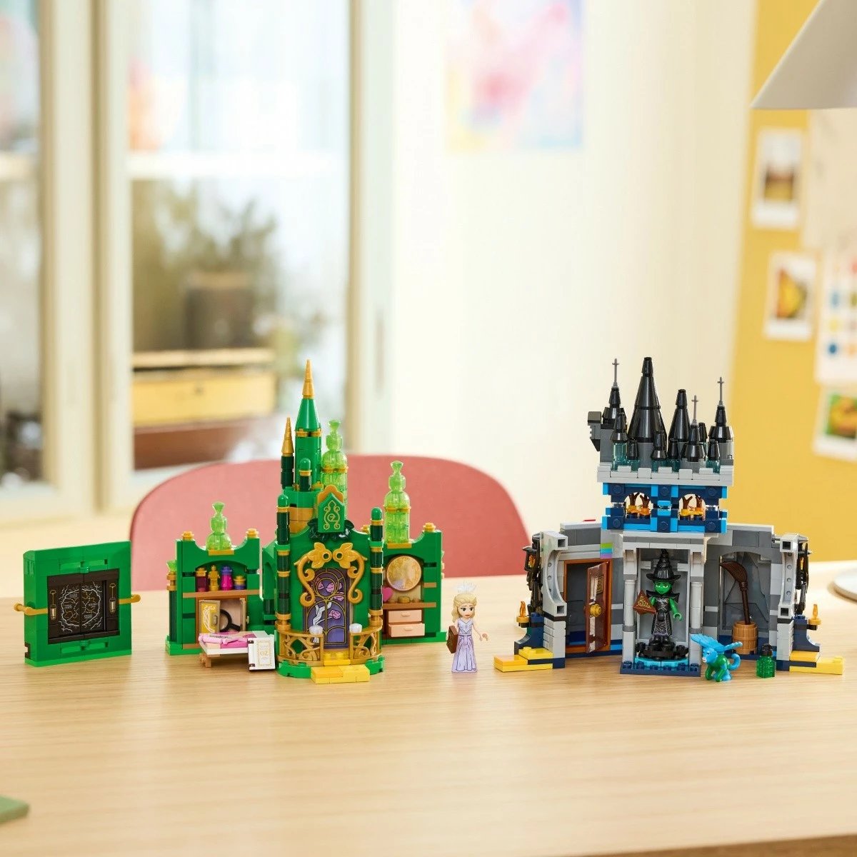 Set ndërtimi LEGO Wicked 75689 Emerald City & Kiamo Ko Castle, 860 pjesë, 9+