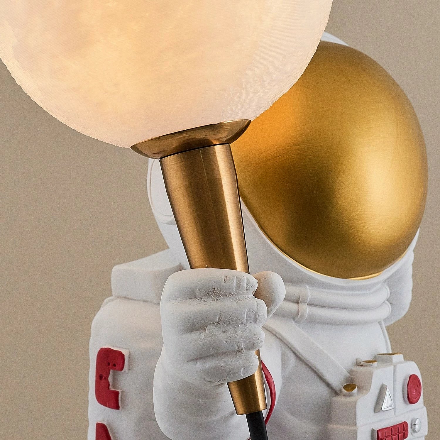 Llambë tavoline Opviq, astronaut, e bardhë, L1132