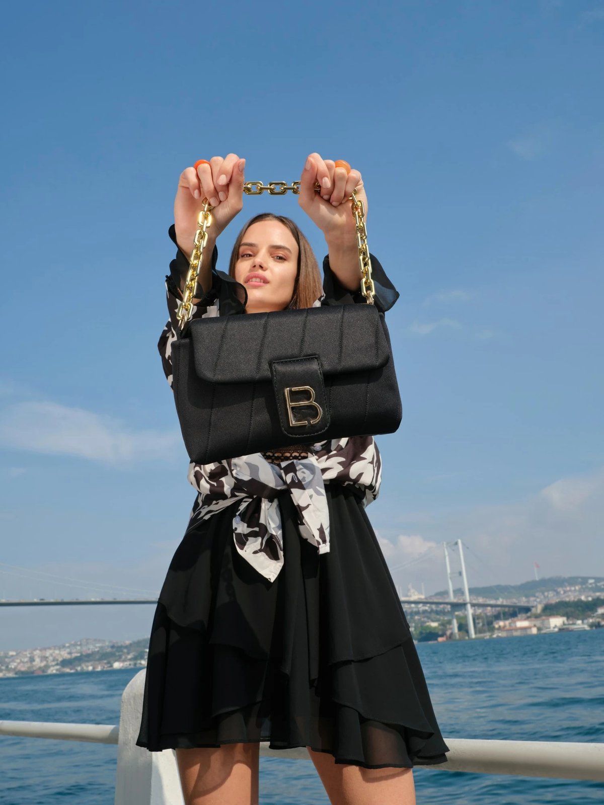Çantë krahu Lucky Bees, e zezë, 314