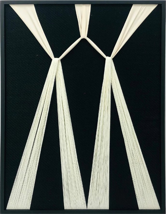 Pikturë dekorative Gentle Whispers, dru, fije të bardha e të zeza, 60x80x3cm