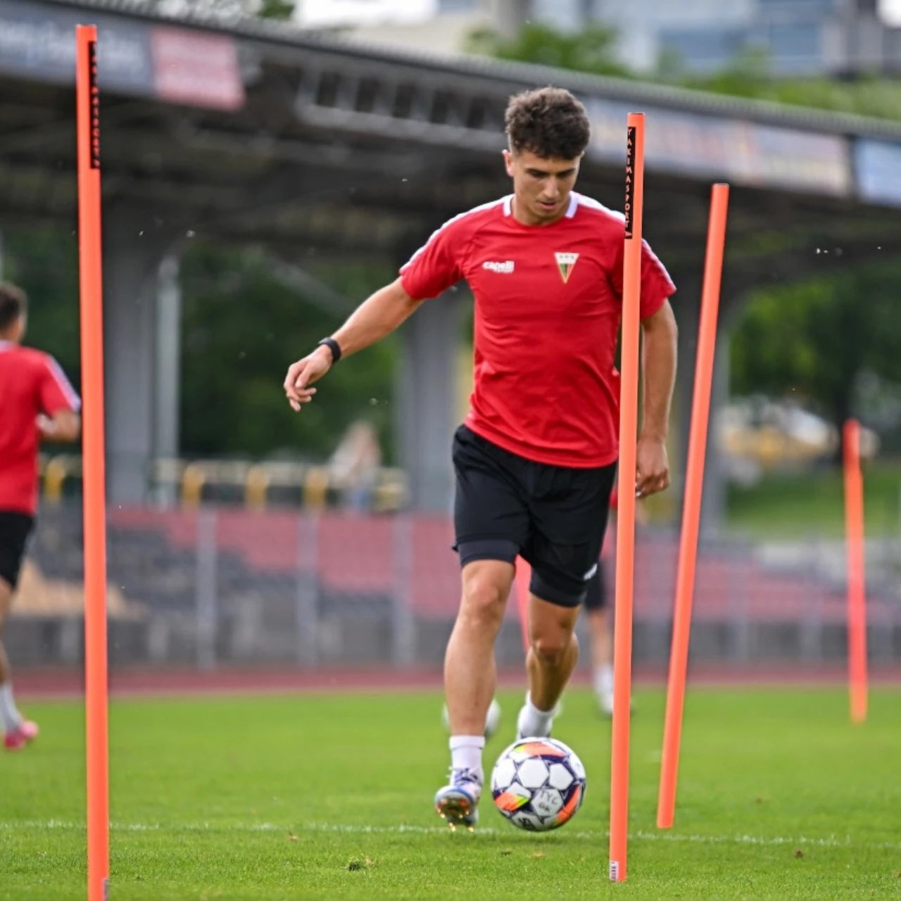 Shtyllë trajnimi për futboll Yakima Sport, e kuqe