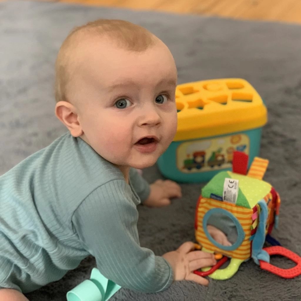 Lojë edukative kovë futëse Baby Mix, 16 pjesë, me forma dhe shkronja, shumëngjyrëshe