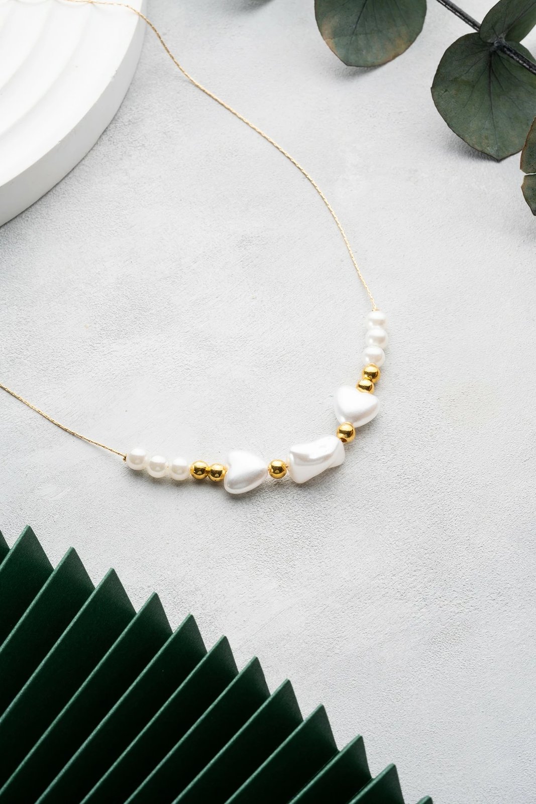 Varëse qafe Jumeon, B237701, ngjyrë ari dhe e bardhë