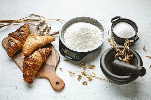 Peshore kuzhine, Adler MS 3164, kapacitet 5 kg, ndarje 1 g, tas plastik 700 ml, ekran LCD, e zezë