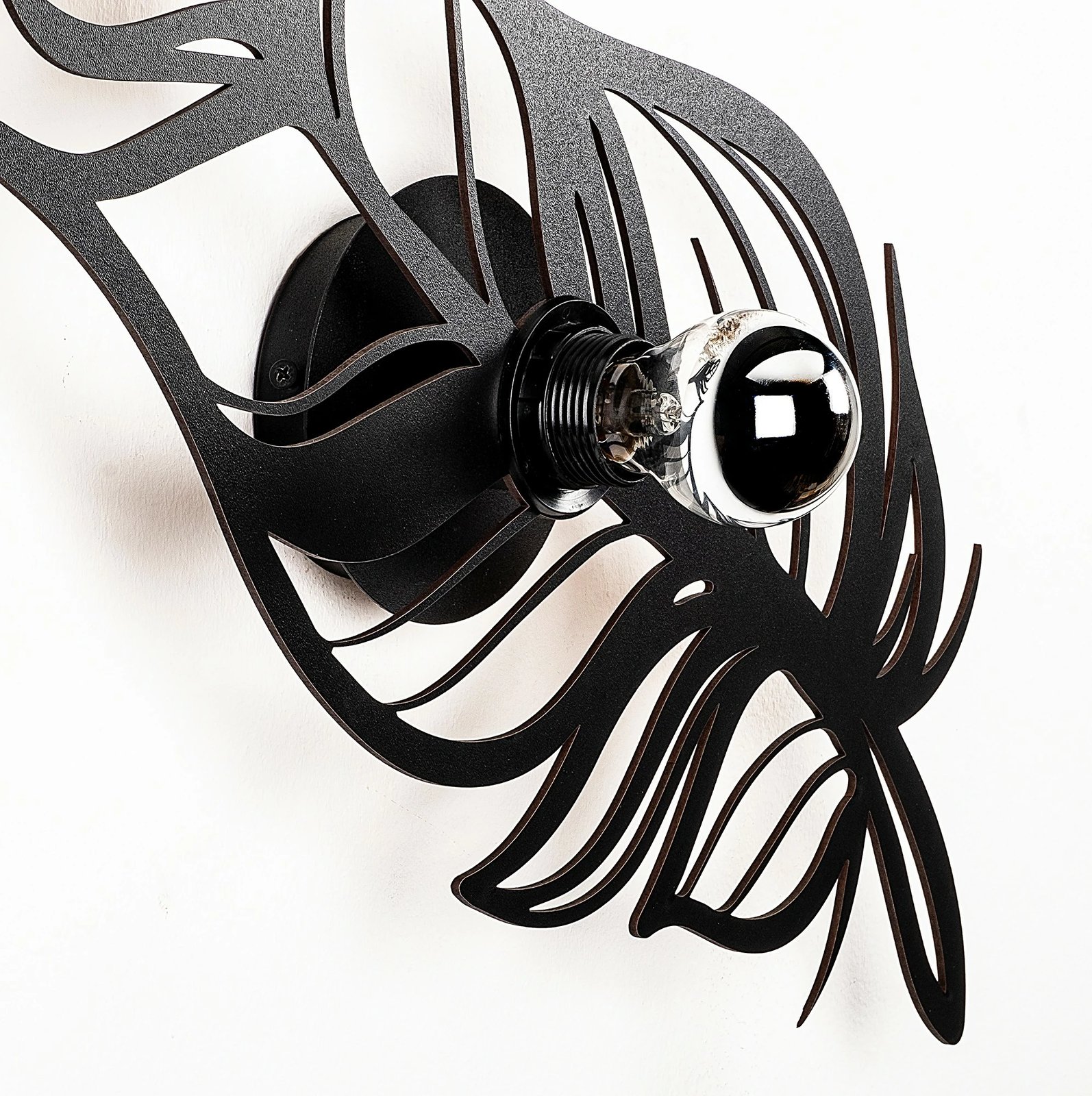 Llambë muri Opviq, model W-030, ngjyrë e zezë, dizajn lule Llambë muri Opviq, model W-030, ngjyrë e zezë, dizajn lule