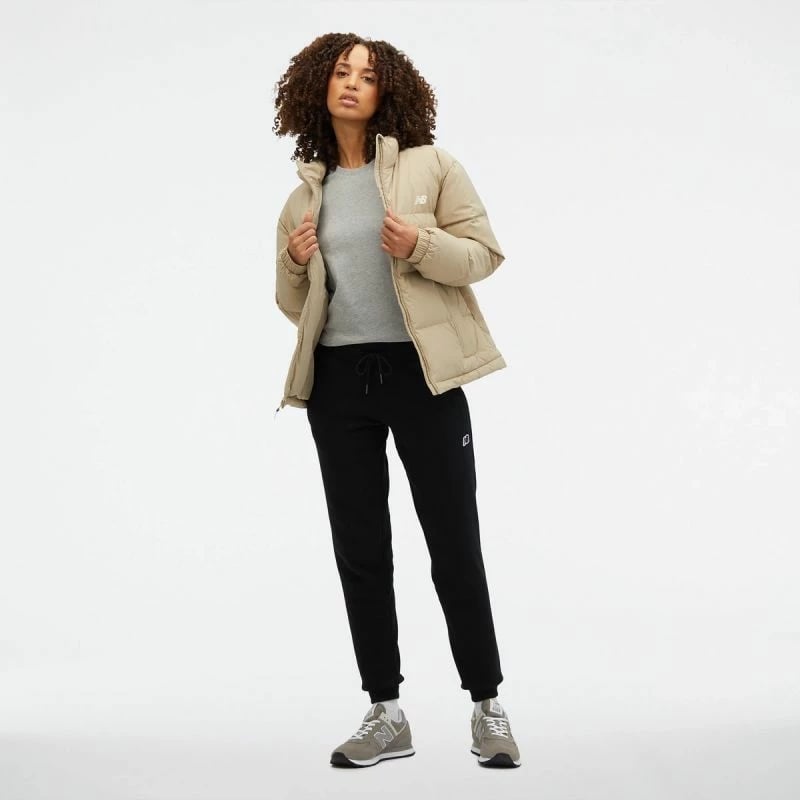 Jakne New Balance femra, bezhë