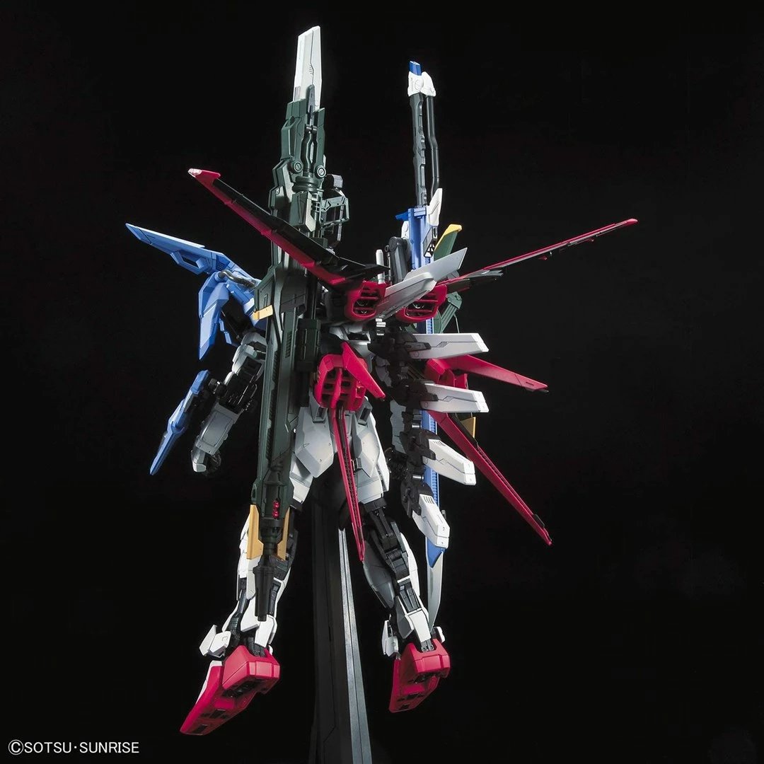 Figurë koleksionuese Bandai Perfect Strike Gundam PG 1/60