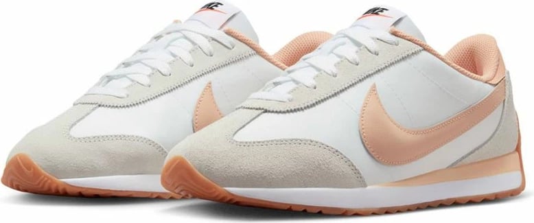 Atlete Nike për femra, të bardha