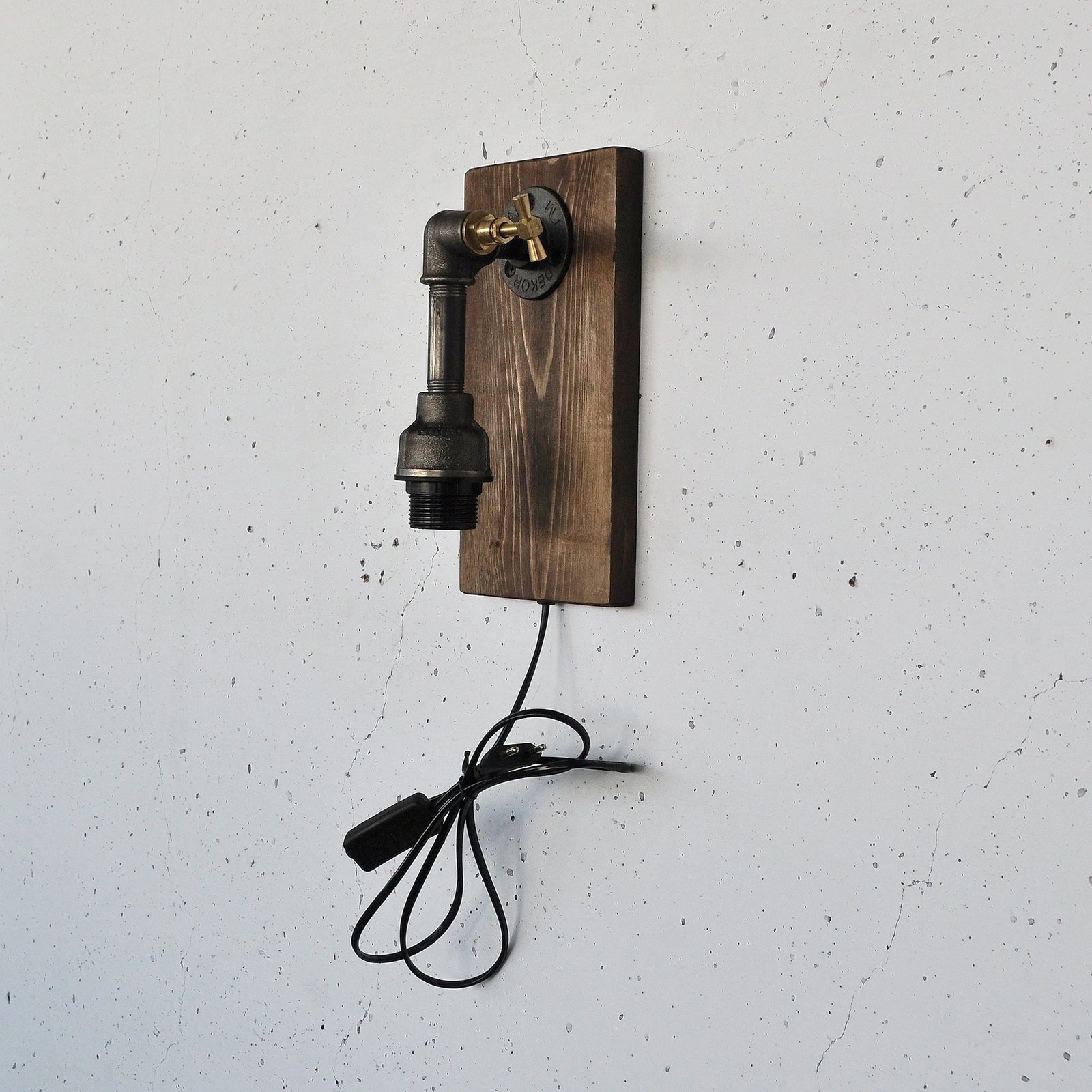 Llambë muri Opviq, dru i fortë, e zezë, Pp173 Llambë muri Opviq, dru i fortë, e zezë, Pp173