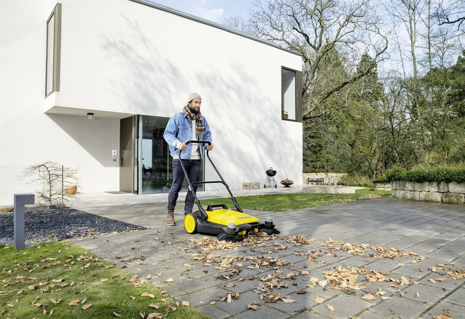 Pastrues me furça manual, Karcher S 6 Twin 1.766-460.0, gjerësi 860 mm, depozitë 38 L, 3000 m²/h, zi/verdhë, set 2 furça anësore