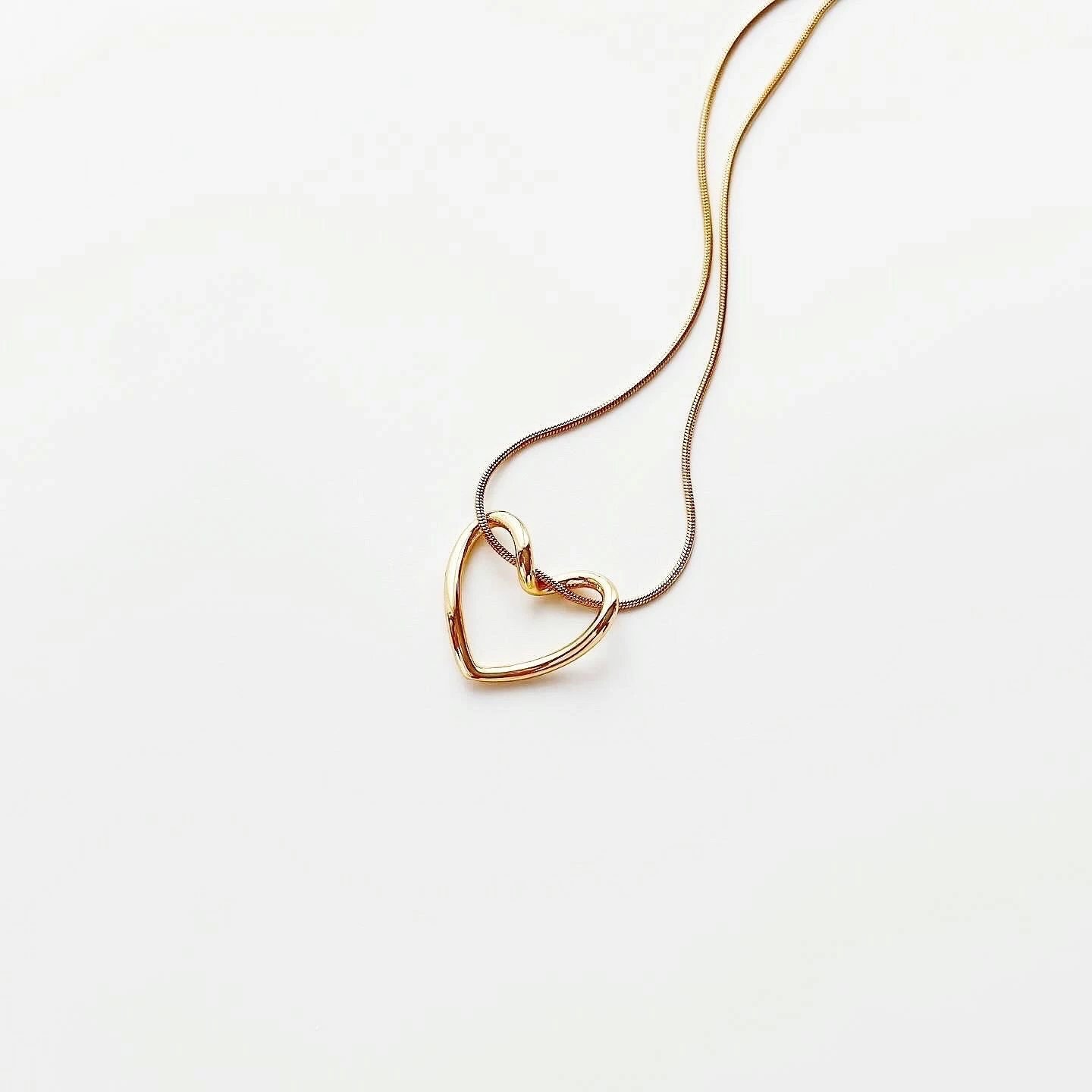 Varëse prej çeliku, zemër dashurie, ngjyrë ari