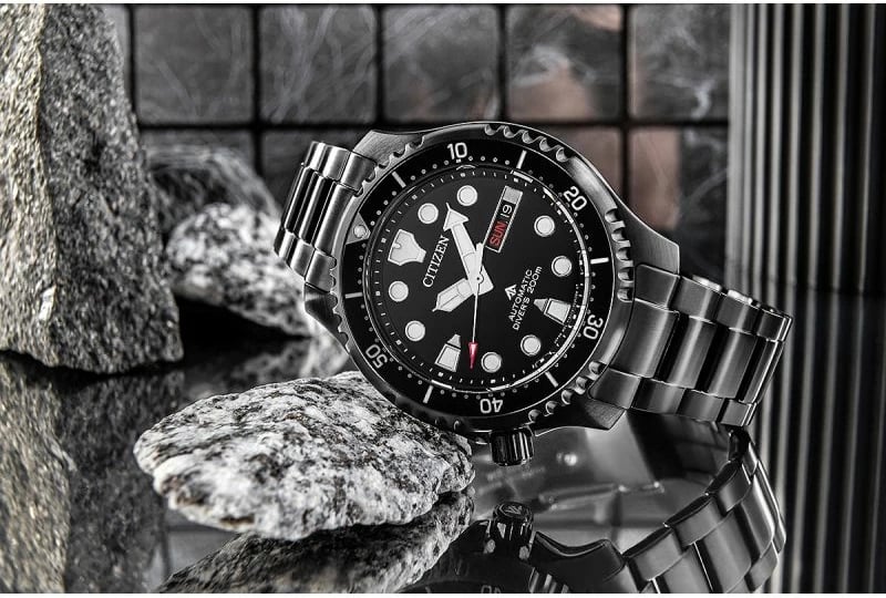 Orë dore për meshkuj Citizen, e zezë