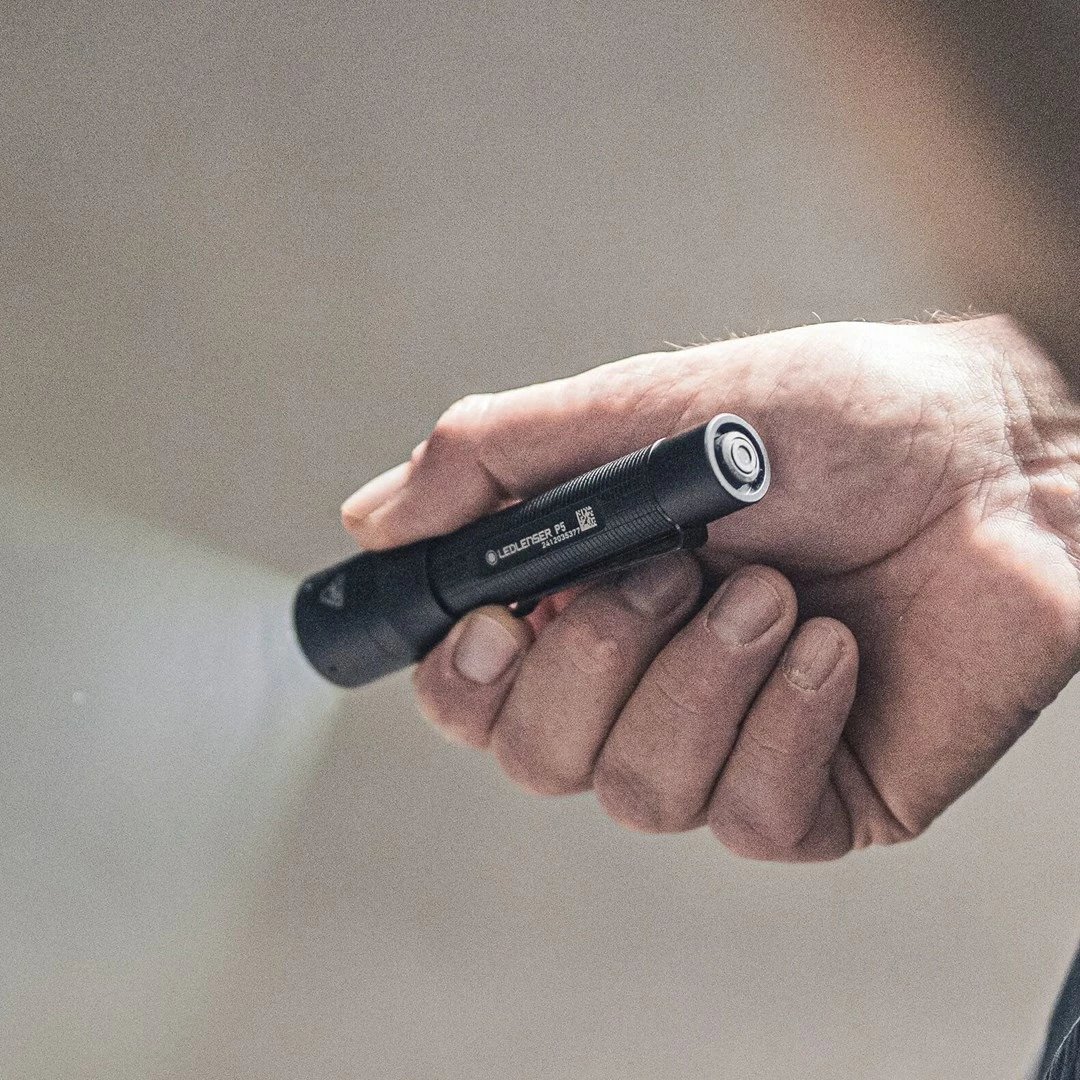 Elektrik dore Ledlenser P5 me klip, LED, i zi