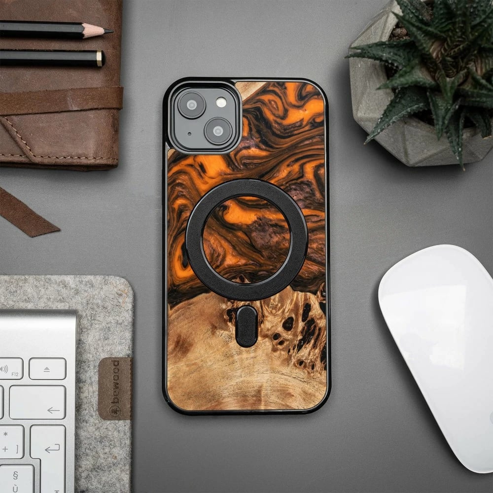 Mbështjellës Bewood Unique Orange për iPhone 15 Plus, dru dhe rrëshirë, MagSafe, portokalli dhe zi