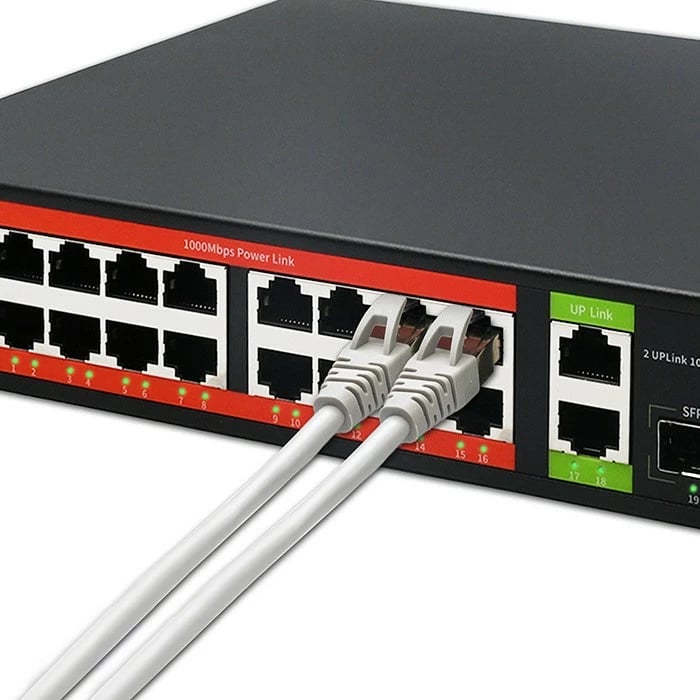 Switch PoE gigabit, Qoltec 52292, 16x RJ45 PoE 10/100, 2x RJ45 uplink 1000 Mbps, 2x SFP 1000 Mbps, unmanaged