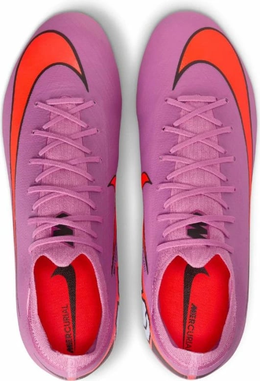 Atlete futbolli Nike, të kuqe