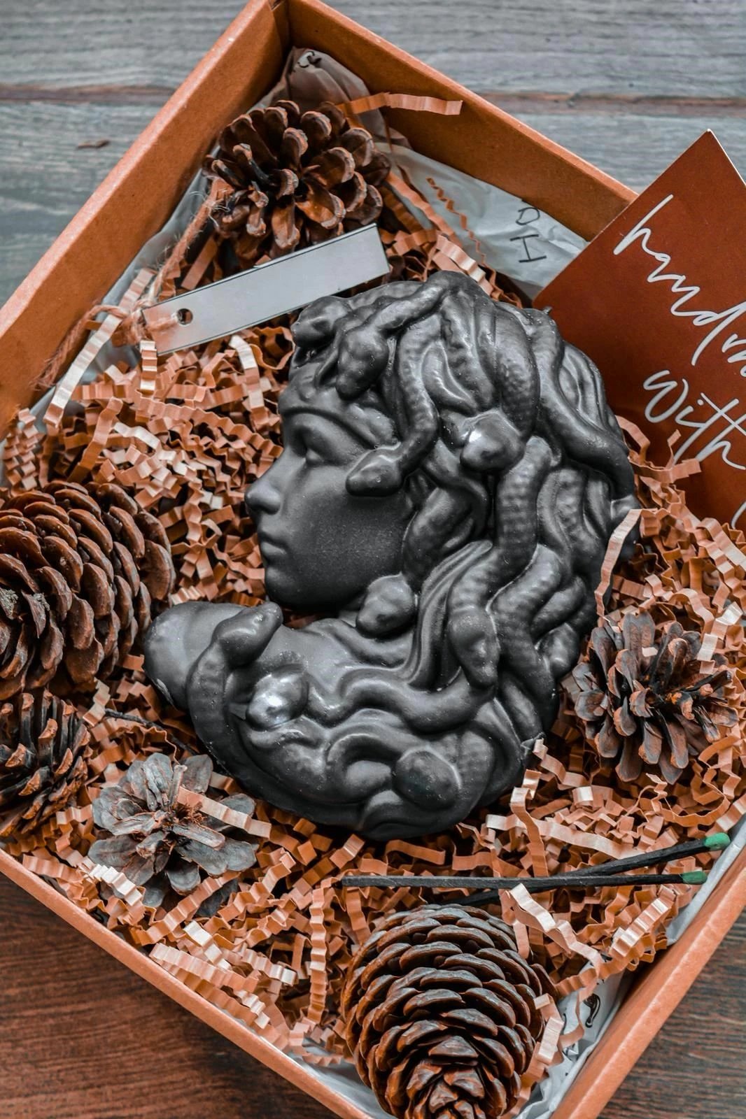 Qiri dekorativ i zi, sojë, Evila Originals, Ers1259, 15x13cm