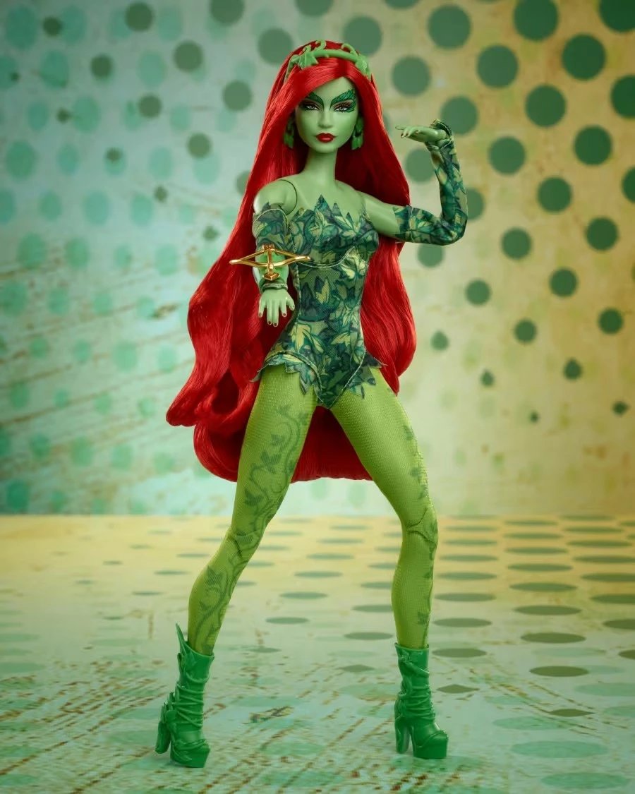 Kukull koleksionuese Barbie Signature Poison Ivy Mattel HRM51 me aksesorë, e gjelbër