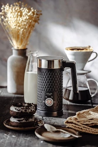 Shkumues qumështi Adler AD 4494, 300 ml ngrohje, 130 ml shkumë, 500W, 4 funksione, i zi