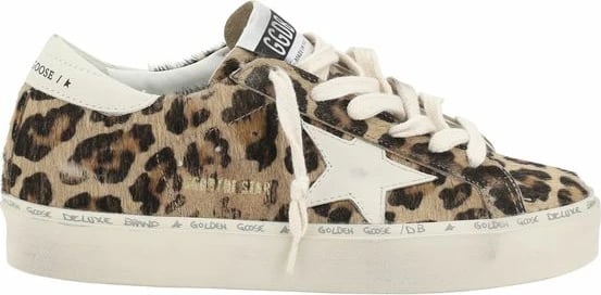 Atlete Golden Goose femra, kafe