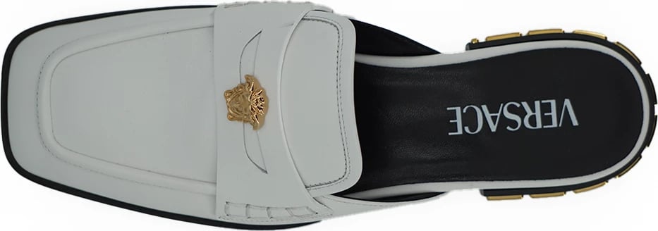 Papuqe për femra Versace