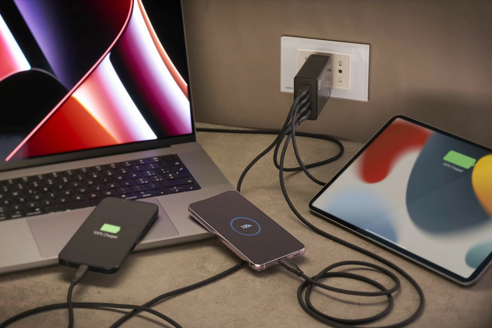 Karikues universal Cellular Line NANO GAN 100W, 4 porta, USB-C/USB-A, i zi