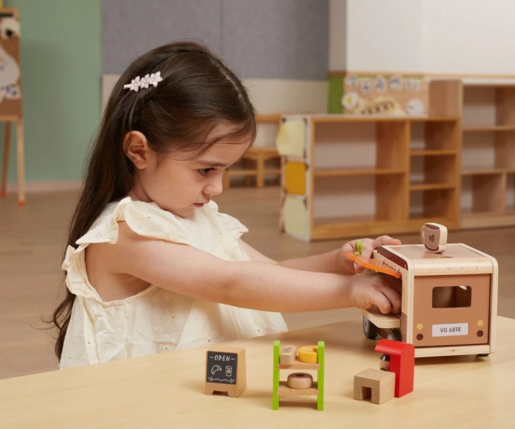 Lodër druri kafene mobile, Viga, furgon kafe me aksesorë, 3+ vjeç, ngjyrë sipas fotos