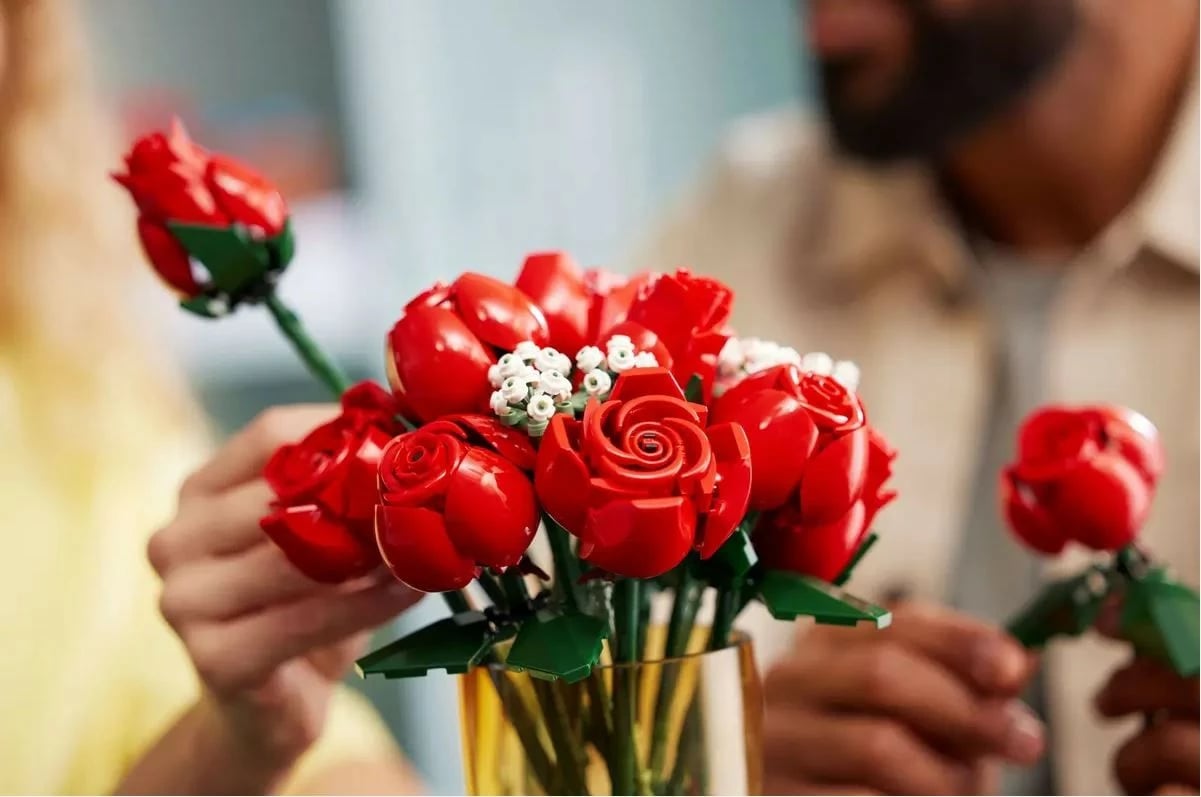 Set ndërtimi LEGO Icons Bouquet of Roses 10328, 822 pjesë, plastikë