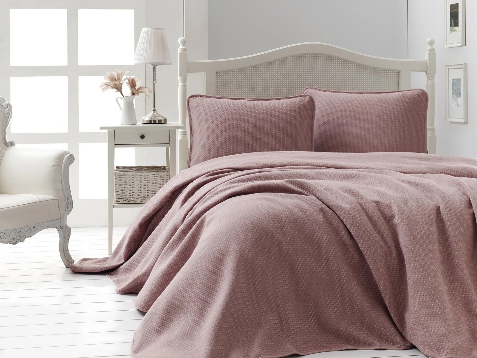 Set pike dopio, Liv, ngjyrë rozë e zbehtë