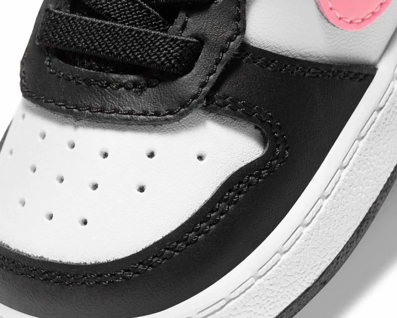 Atlete për fëmijë Nike, të bardha, të zeza dhe rozë