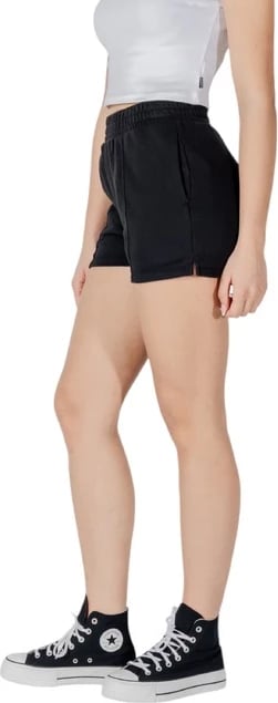 Shorce Converse për femra, të zeza