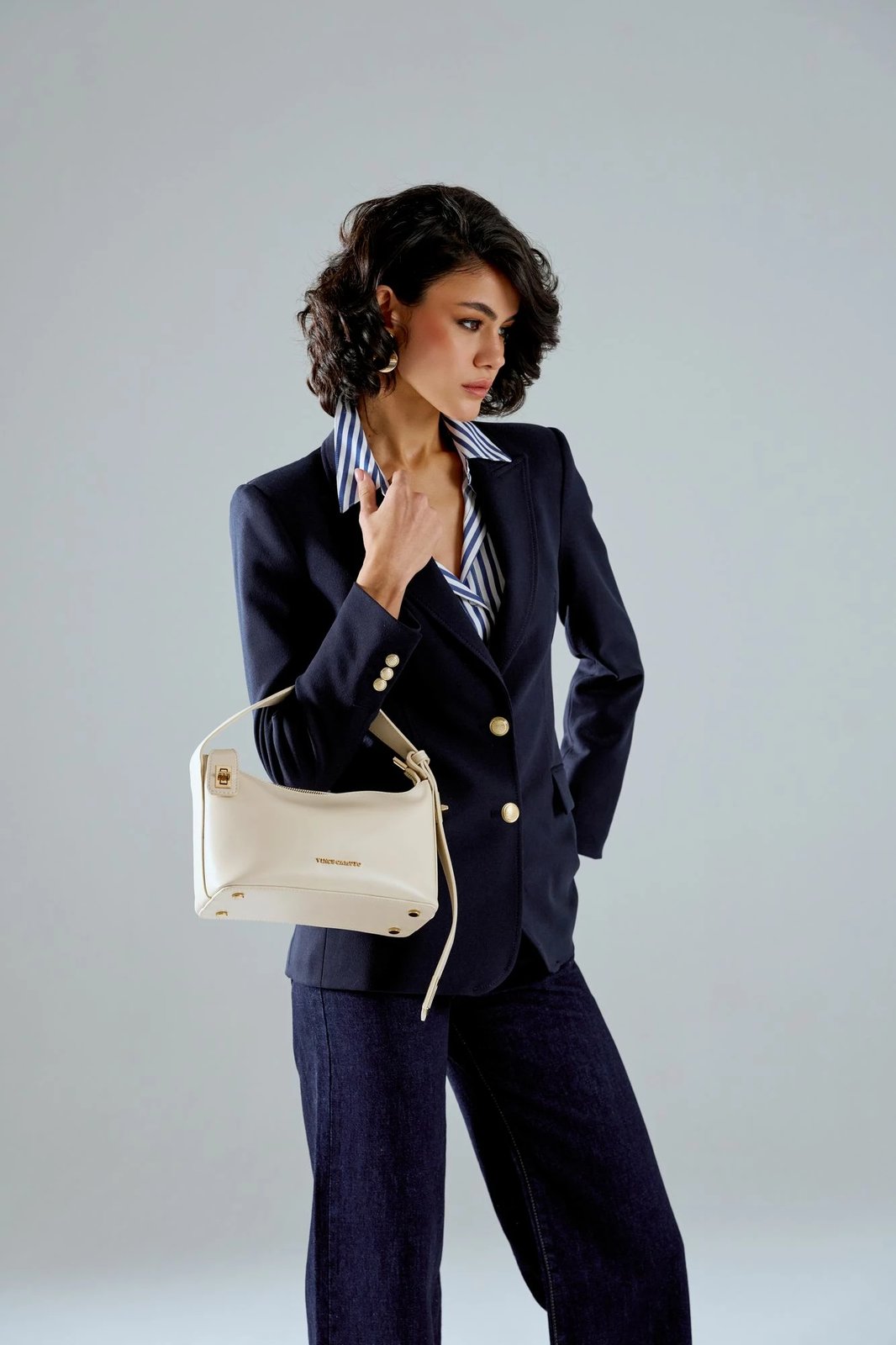 Çantë krahu Vince Camuto, Novara, ngjyrë krem Çantë krahu Vince Camuto, Novara, ngjyrë krem