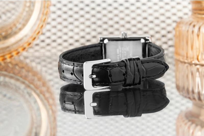 Orë dore për femra CASIO, e zezë