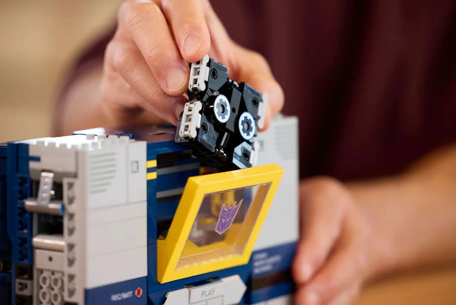 Set LEGO ICONS Transformers Soundwave 10358, për të rritur, 1508 pjesë