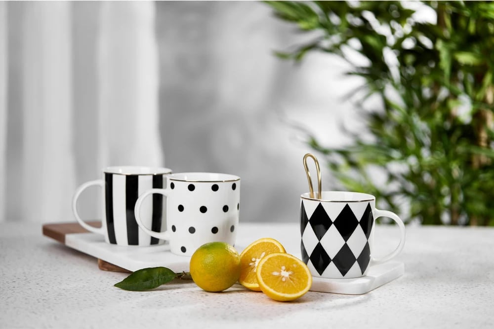 Filxhan Jolie Rombus, porcelan New Bone China, i bardhë me pika të zeza dhe detaje ari, 9x9x9cm