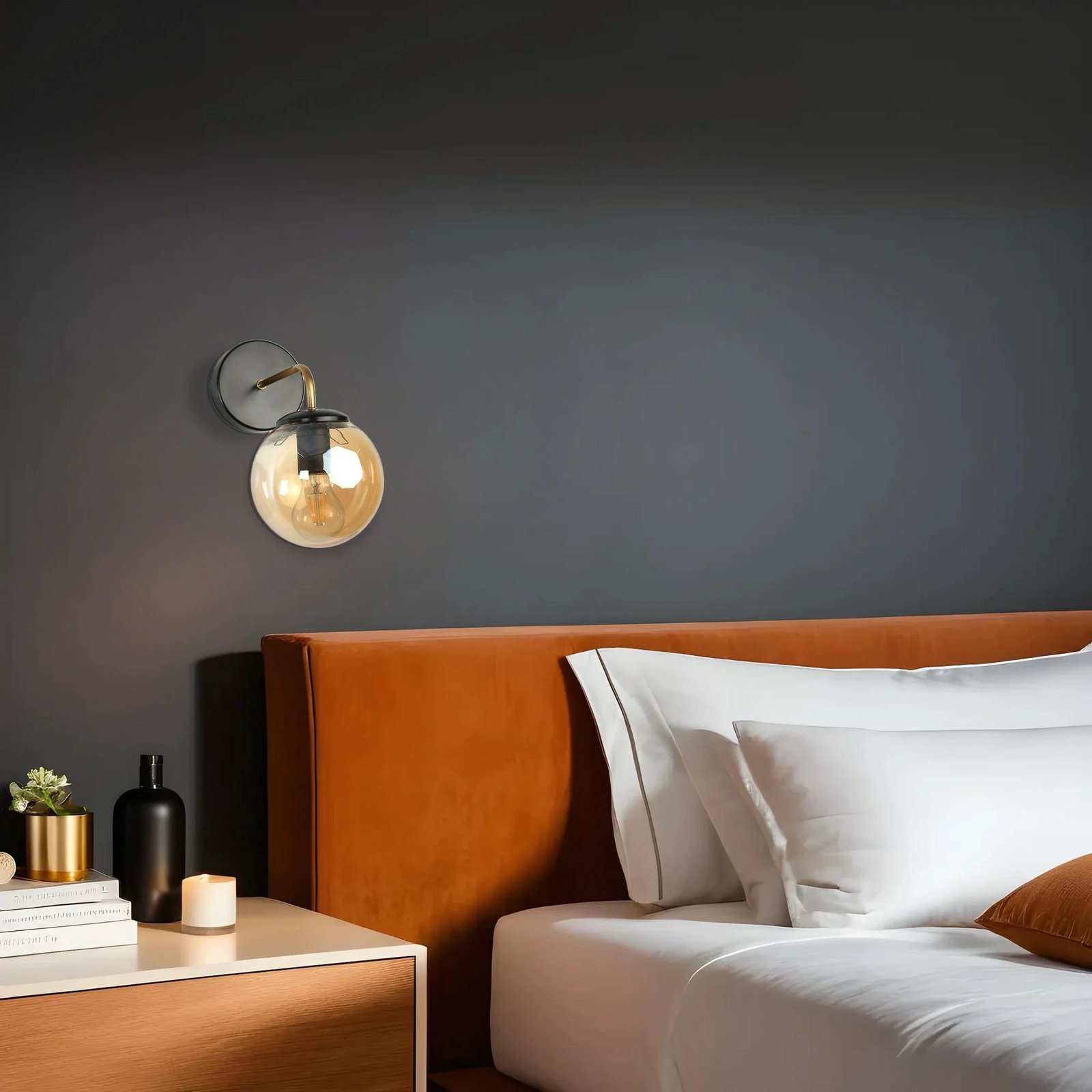 Aplik muri Opviq Pablo, metal i zi, xham amber